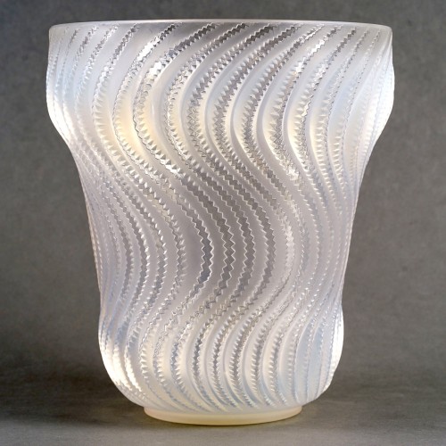 20th century - 1934 René Lalique - Vase Actinia