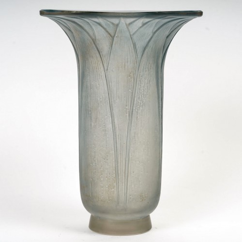 Glass & Crystal  - 1920 Rene Lalique - Vase Lotus