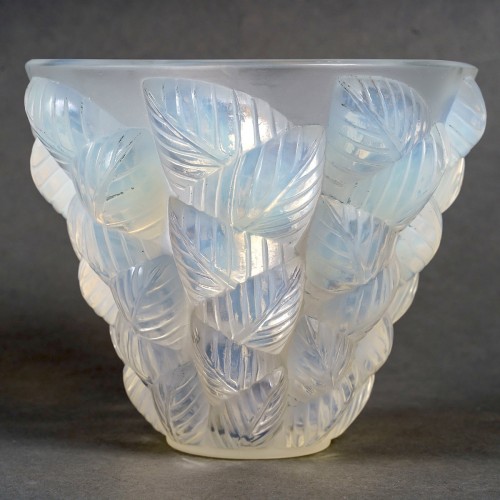 Glass & Crystal  - 1927 René Lalique - Vase Moissac