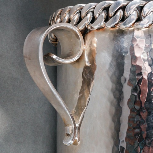 XXe siècle - Jean Desprès - Seau à champagne « Gourmette » en métal argenté martelé