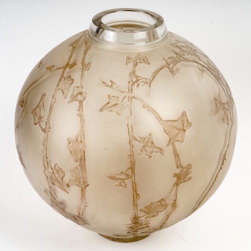 1912 René Lalique  Grande Boule Lierre Vase - 