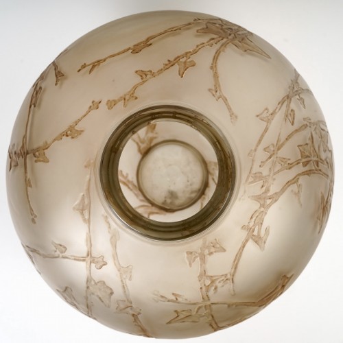 20th century - 1912 René Lalique  Grande Boule Lierre Vase