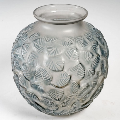 1926 René Lalique - Vase &quot;Charmille&quot;  - Glass & Crystal Style Art Déco