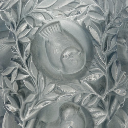 Glass & Crystal  - 1939 René Lalique - Vase Bagatelle