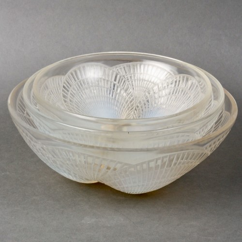 Glass & Crystal  - 1924 René Lalique - Set Of Three Bowls Coquilles