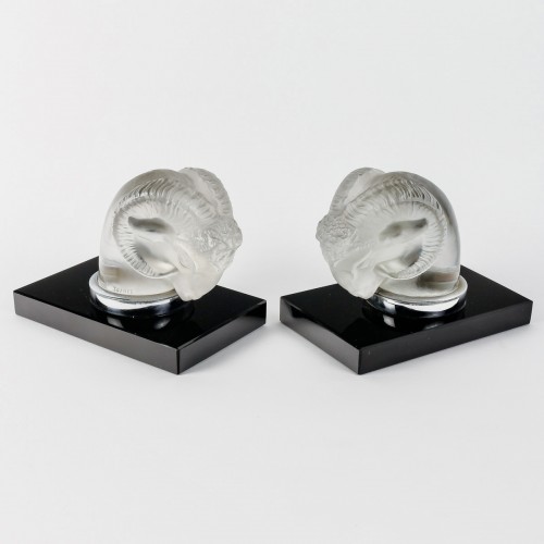 1928 René Lalique - Pair Of Bookends Car Mascots Tete De Belier Glass - Glass & Crystal Style Art Déco