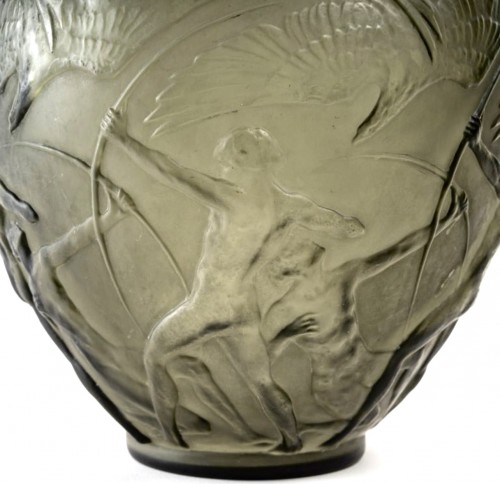 1921 René Lalique Archers Vase Grey - Glass & Crystal Style Art Déco