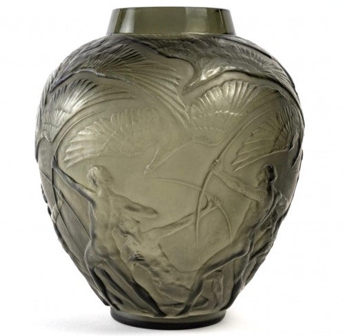 20th century - 1921 René Lalique Archers Vase Grey