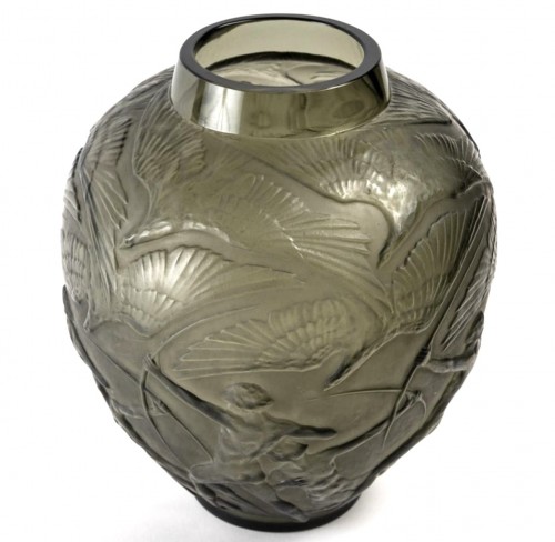 1921 René Lalique Archers Vase Grey - Art Déco