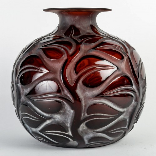 20th century - 1926 René Lalique - Vase Sophora Dark Amber Glass With White Patina