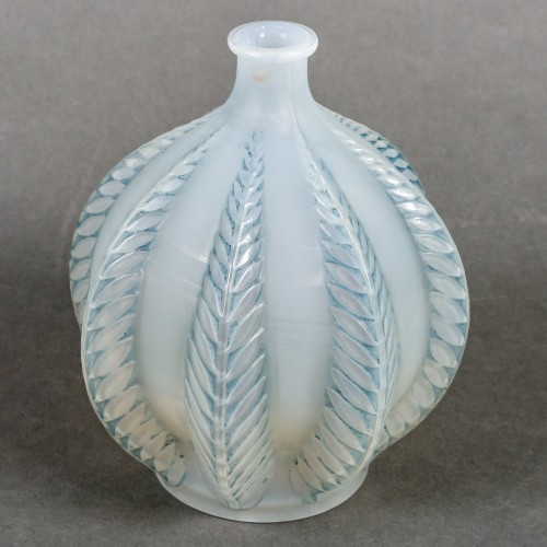 Glass & Crystal  - 1924 René Lalique - Vase Malines Cased