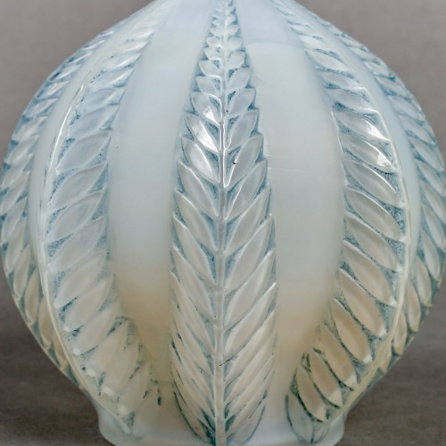 20th century - 1924 René Lalique - Vase Malines Cased