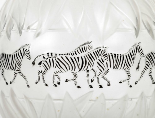 Glass & Crystal  - 1991 Marie Claude Lalique - Vase Tanzania Zebras