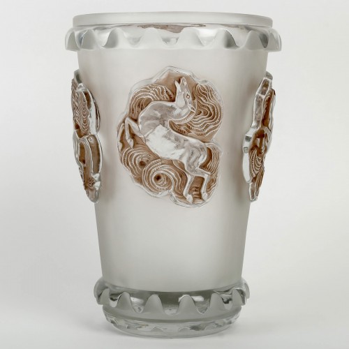 Glass & Crystal  - 1942 René Lalique - Vase Camargue