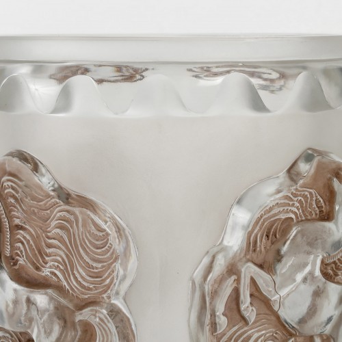 XXe siècle - 1942 René Lalique - Vase Camargue