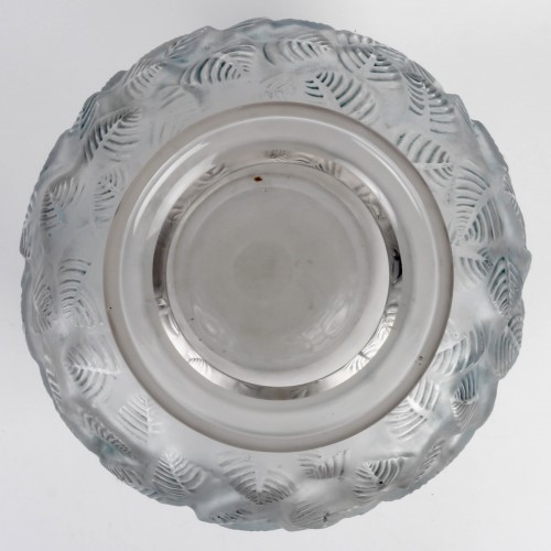 20th century - 1926 René Lalique - Vase Charmille