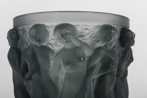 Lalique France after a model by René Lalique from 1927 - Vase Bacchantes  - 