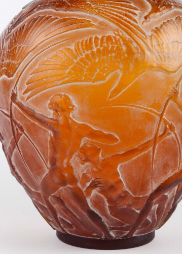 20th century - 1921 René Lalique - Vase Archers