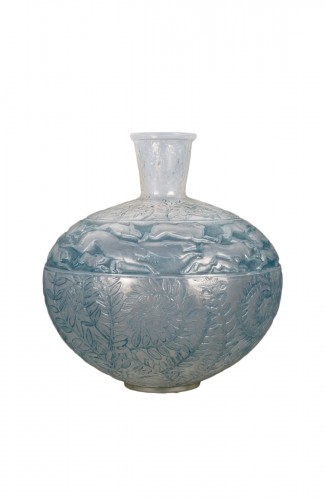 1923 René Lalique - Vase Lievres Cased
