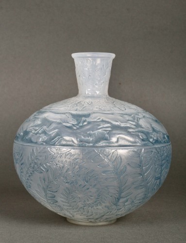 Glass & Crystal  - 1923 René Lalique - Vase Lievres Cased