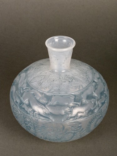 1923 René Lalique - Vase Lievres Cased - 