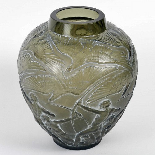Glass & Crystal  - 1921 René Lalique - Vase Archers