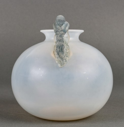 Glass & Crystal  - 1926 René Lalique - Vase Bouchardon