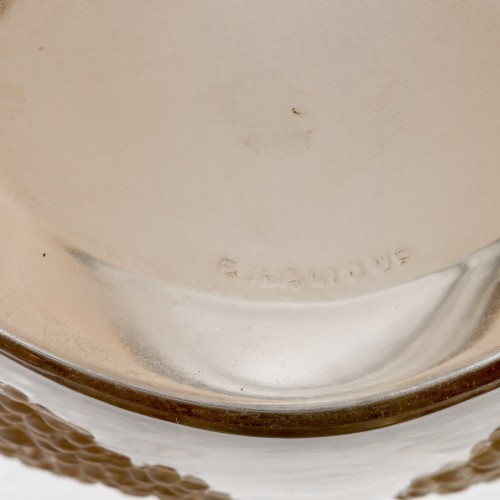 XXe siècle - 1921 René Lalique - Vase Poivre