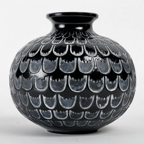 Glass & Crystal  - 1930 René Lalique - Vase Grenade