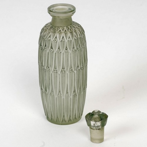 1910 René Lalique Perfume Bottle Petites Feuilles Bottle - Glass & Crystal Style Art Déco