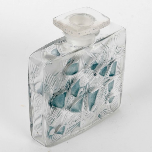 Glass & Crystal  - 1920 René Lalique - Perfume Bottle Carré Plat Hirondelles