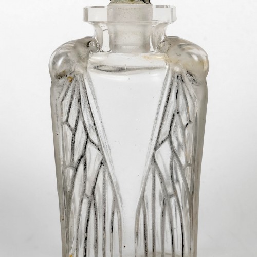 20th century - 1912 René Lalique Perfume Bottle Cigalia Roger &amp; Gallet