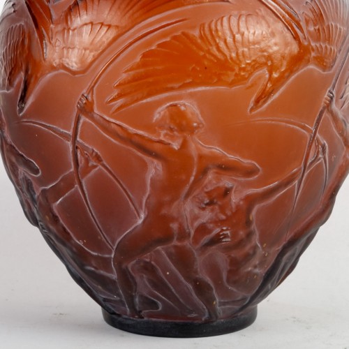 Glass & Crystal  - 1921 René Lalique - Vase Archers