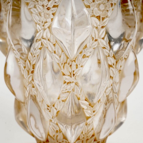 Glass & Crystal  - 1927 René Lalique - Vase Rampillon