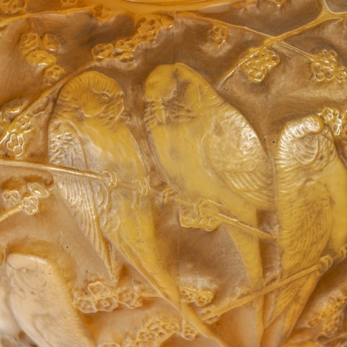 XXe siècle - 1919 René Lalique - Vase Perruches verre butterscotch