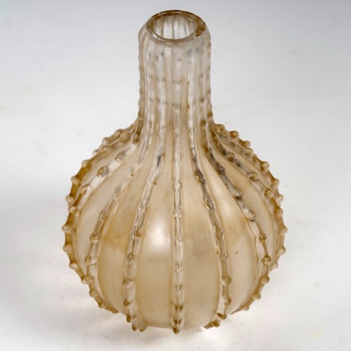 Glass & Crystal  - 1912 René Lalique - Vase Dentele 