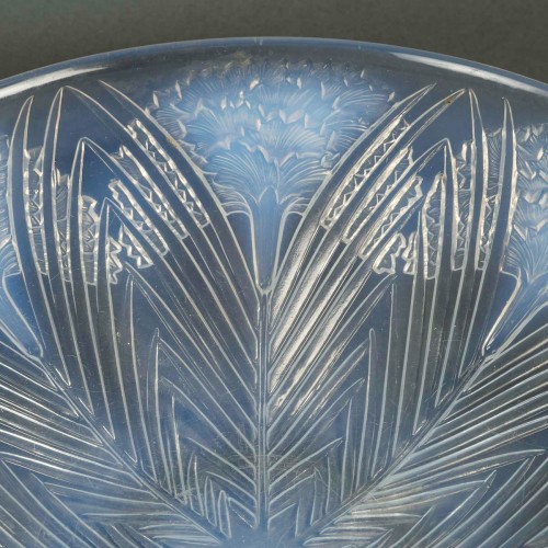 Glass & Crystal  - 1932 René Lalique - Bowl Oeillets Carnations 