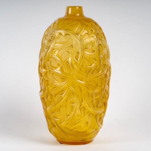 20th century - 1921 René Lalique - Opalescent Yellow  Vase Ronces