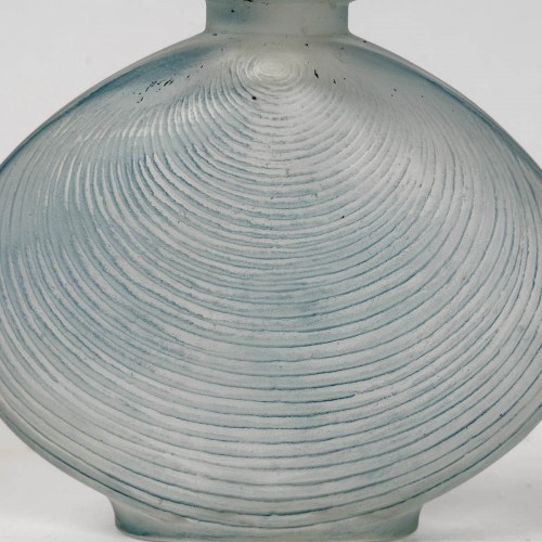20th century - 1920 René Lalique - Perfume Bottle Telline