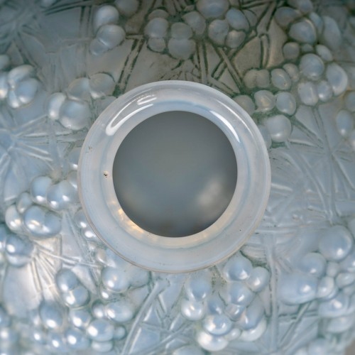 XXe siècle - 1924 René Lalique - Vase Druide Verre Opalescent Patiné Bleu