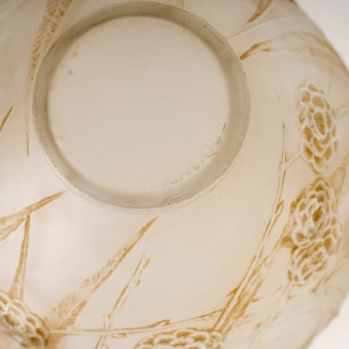 20th century - 1923 René Lalique - Vase Nefliers Frosted Glass With Sepia Patina