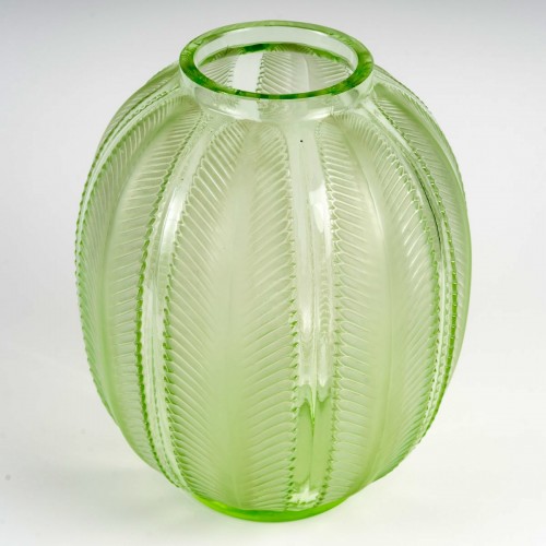 1932 René Lalique - Vase Biskra vert clair - Verrerie, Cristallerie Style Art Déco