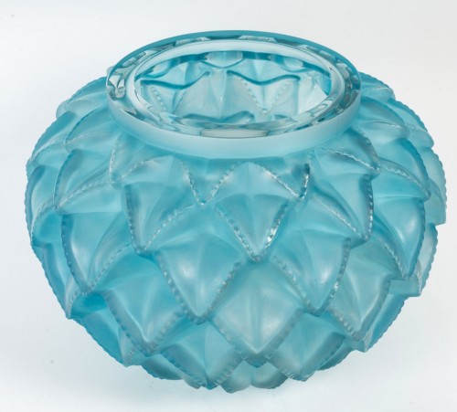 20th century - 1929 René Lalique - Vase Languedoc Frosted With Blue Patina 