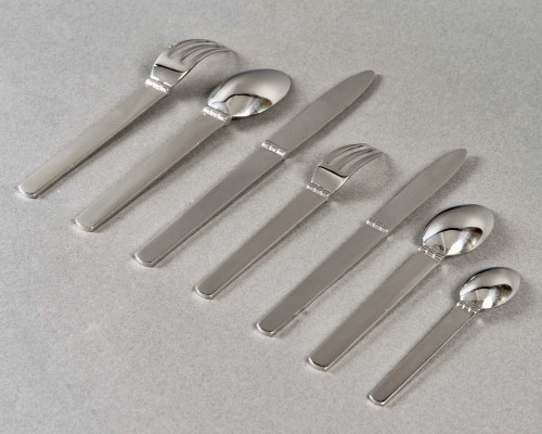 Hermès Paris - Ménagère Art Deco Moderniste Charnière Inox - 91 Pièces - Argenterie et Arts de la table Style Art Déco