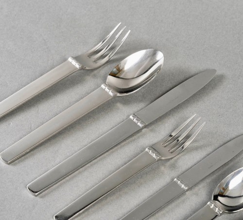 Argenterie et Arts de la table  - Hermès Paris - Ménagère Art Deco Moderniste Charnière Inox - 91 Pièces