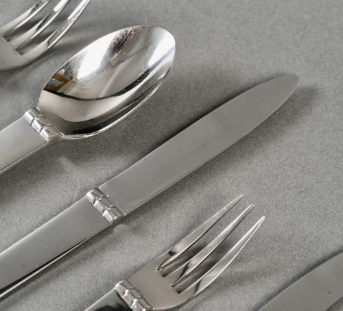XXe siècle - Hermès Paris - Ménagère Art Deco Moderniste Charnière Inox - 91 Pièces