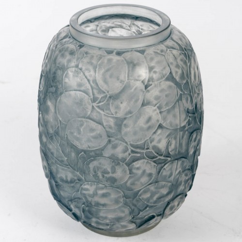 1914 René Lalique - Vase Monnaie Du Pape Verre Blanc Patiné Bleu - Verrerie, Cristallerie Style Art Déco