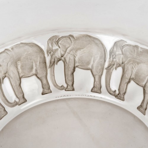 Glass & Crystal  - 1930 René Lalique - Bowl Elephant
