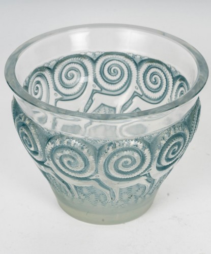 Glass & Crystal  - 1933 René Lalique - Vase Rennes