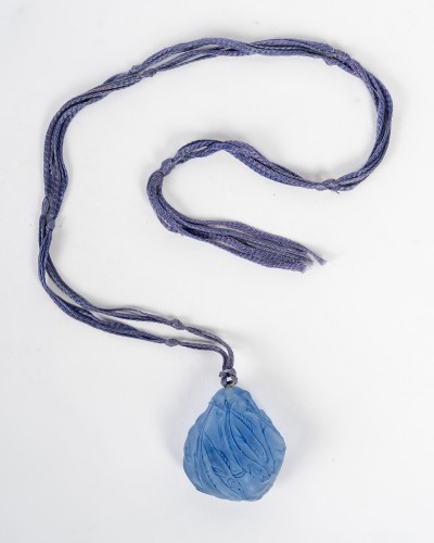 1912 René Lalique - Pendant Fishes Blue Glass With White Patina - Antique Jewellery Style Art nouveau